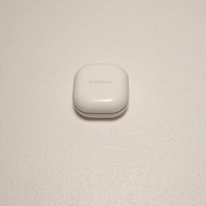 Samsung Galaxy Buds 2 White Purple – Great Condition – Clean Condition